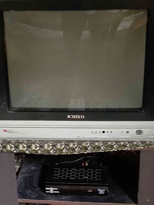 Perangkat tv dan set top box alias receiver.