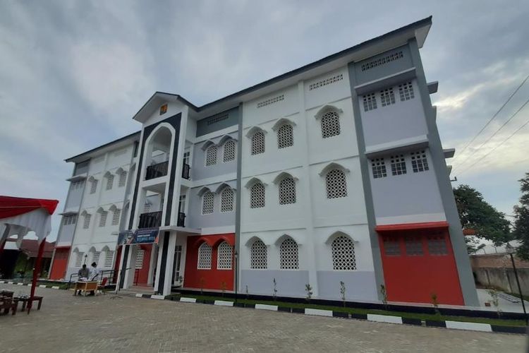 Rumah susun (rusun) para santri di Yayasan Luhur Amal Muli Pondok Pesantren Miftahul Huda di Kota Pekanbaru, Provinsi Riau.
