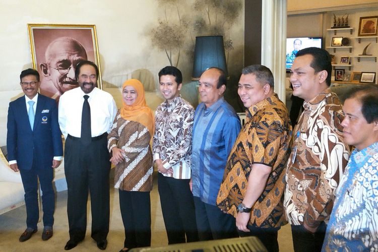 Pasangan Calon Gubernur dan Wakil Gubernur Jawa Timur Khofifah Indar Parawansa dan Emil Dardak menyambangi Kantor DPP Partai Nasdem, Jakarta, Senin (9/7/2018).