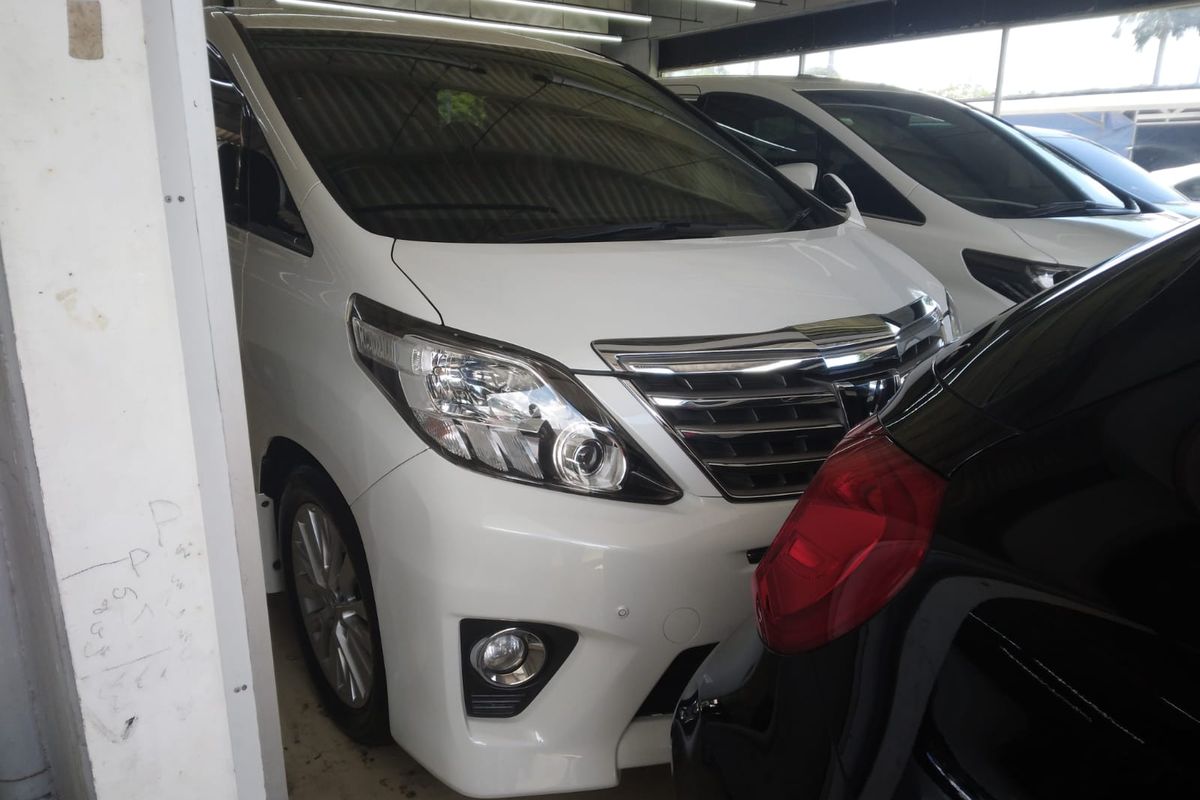 Toyota Alphard 2014