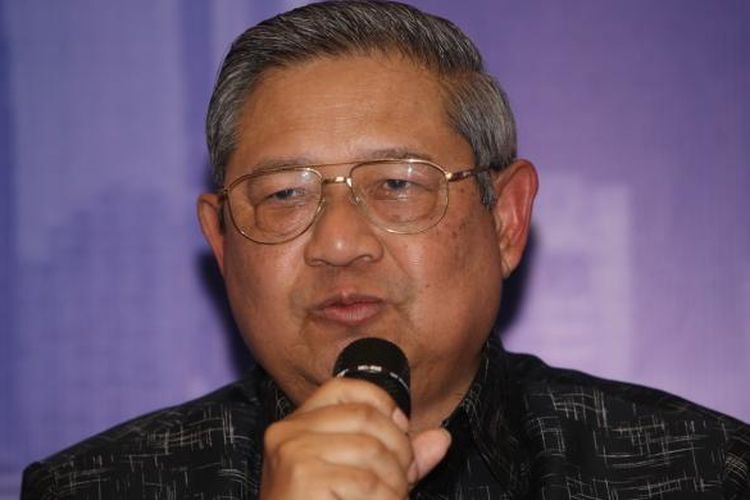 Ketua Umum Partai Demokrat, Susilo Bambang Yudhoyono berbicara kepada wartawan di Wisma Proklamasi, Jakarta Pusat, Rabu (1/2/2017). Susilo Bambang Yudhoyono memberi penjelasan soal tuduhan terkait komunikasinya dengan Ketua Majelis Ulama Indonesia Maruf Amin terkait sikap keagamaan MUI mengenai kasus penistaan agama yang menjerat Gubernur non-aktif DKI Jakarta Basuki Tjahaja Purnama atau Ahok.