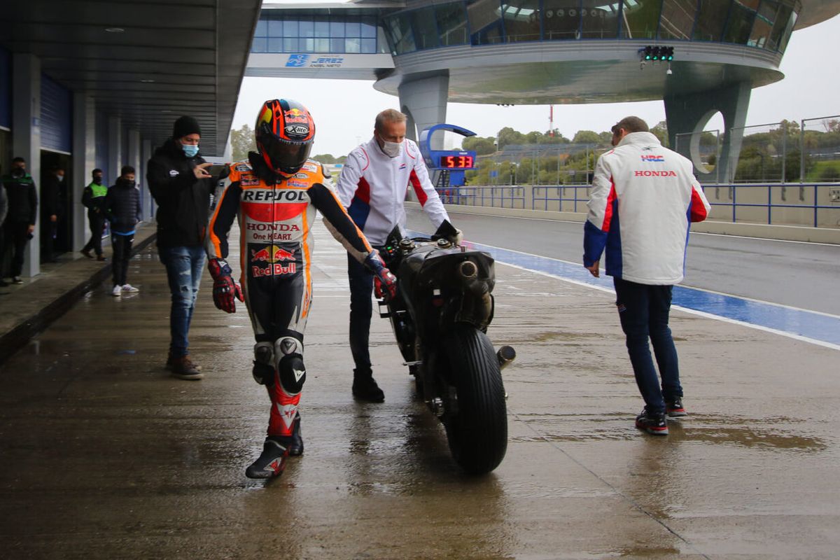 Stefan Bradl  jajal Honda RC213V 2021 di Sirkuit Jerez, Spanyol.