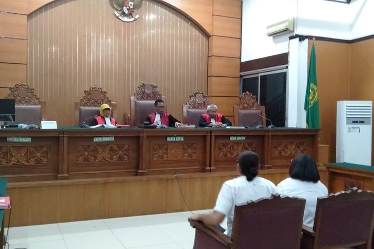 Sidang pembacaan pledoi dengan terdakwa Tri Retno Prayudati alias Nunung dan suaminya July Jan Sambiran di Pengadilan Negeri Jakarta Selatan, Rabu (20/11/2019)
