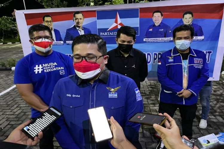 Sekretaris DPD Partai Demokrat Sulut Billy Lombok saat diwawancarai.