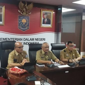 Konferensi pers dipimpin Direktur Jenderal Bina Pemerintahan Desa, Nata Irawan, di Gedung Kemendagri, Jakarta Pusat, Senin (18/11/2019)