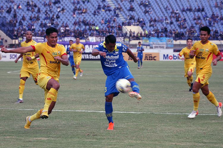 Pertandingan Persib vs Bhayangkara FC pada putaran pertama Liga 1 2019. 