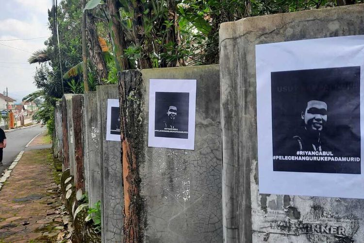Sejumlah poster #riyancabul terpasang di tembok-tembok pagar tidak jauh dari madrasah aliyah di Magelang, Jawa Tengah, Jumat (1/7/2022).