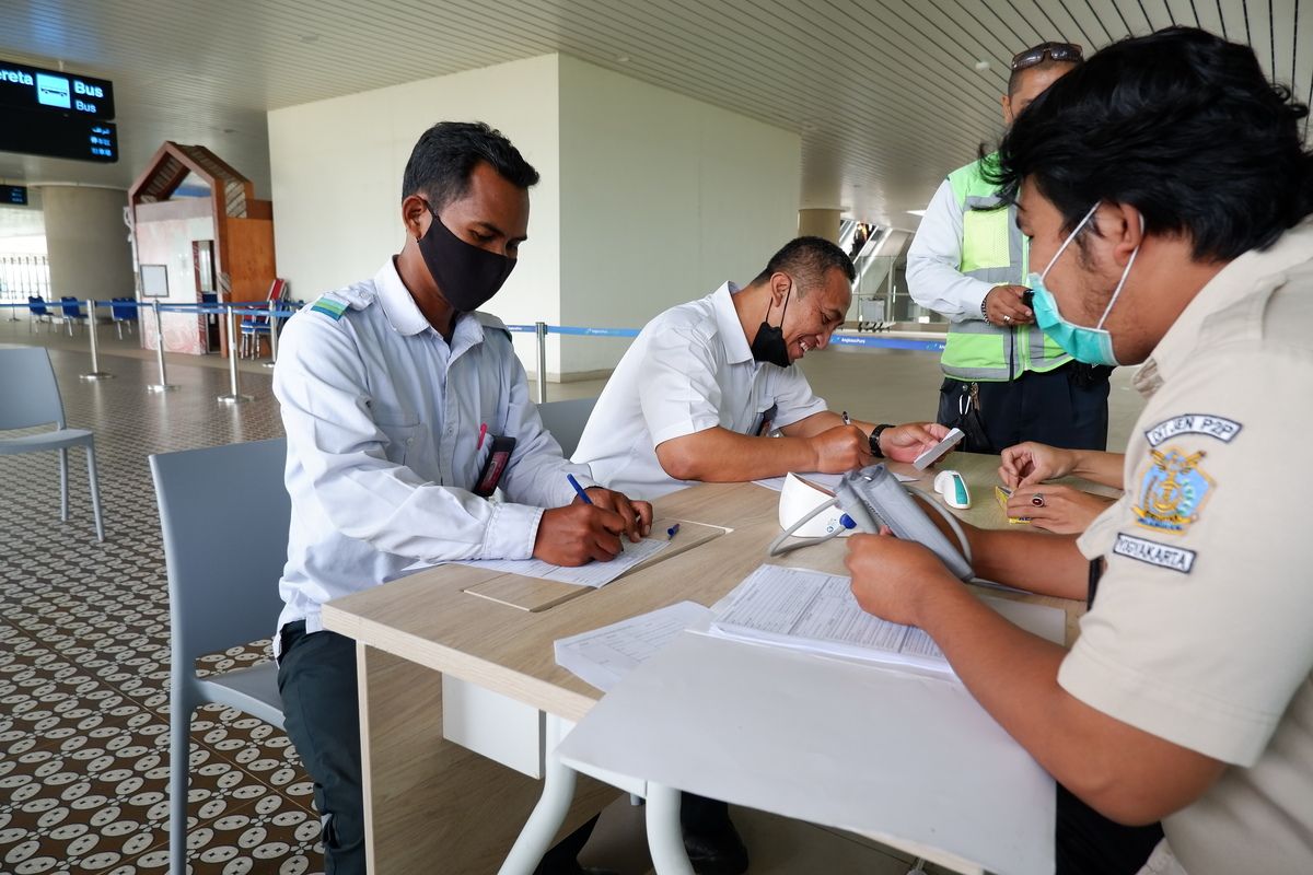 Bandar udara Yogyakarta International Airport (YIA), Kabupaten Kulon Progo, Daerah Istimewa Yogyakarta, telah membuka layanan vaksinasi Covid-19.