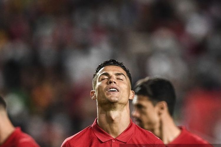 Ekspresi Cristiano Ronaldo usai Portugal kalah 1-2 dari Serbia pada lanjutan Kualifikasi Piala Dunia 2022 Zona Eropa