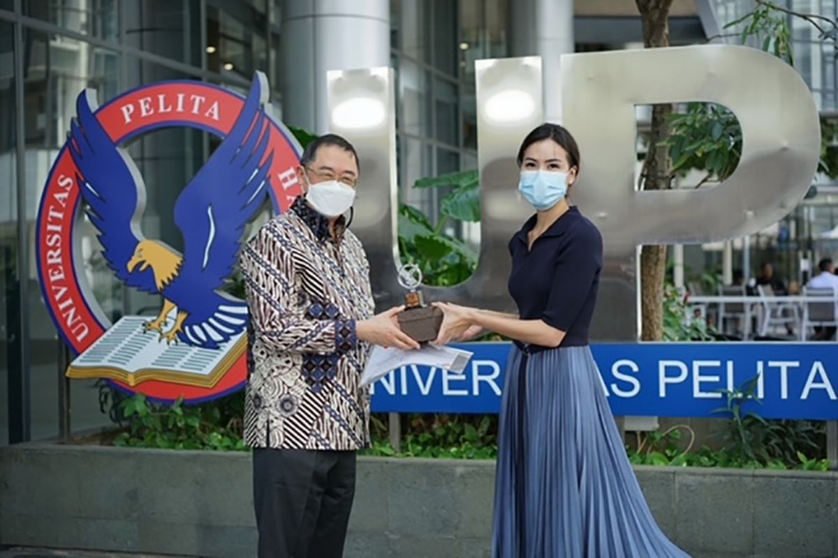 Lokasi baru UPH Kampus Surabaya menghadirkan fasilitas modern dan terbaru agar mahasiswa mendapatkan pengalaman belajar yang nyaman. 