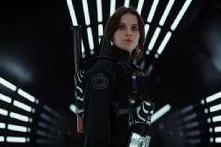 Aktris Felicity Jones dalam film Rogue One: A Star Wars Story.
