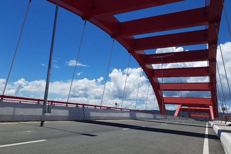 suasana Jembatan Youtefa, Kota Jayapura, Papua, sebelum diresmikan, Sabtu (26/10/2019)
