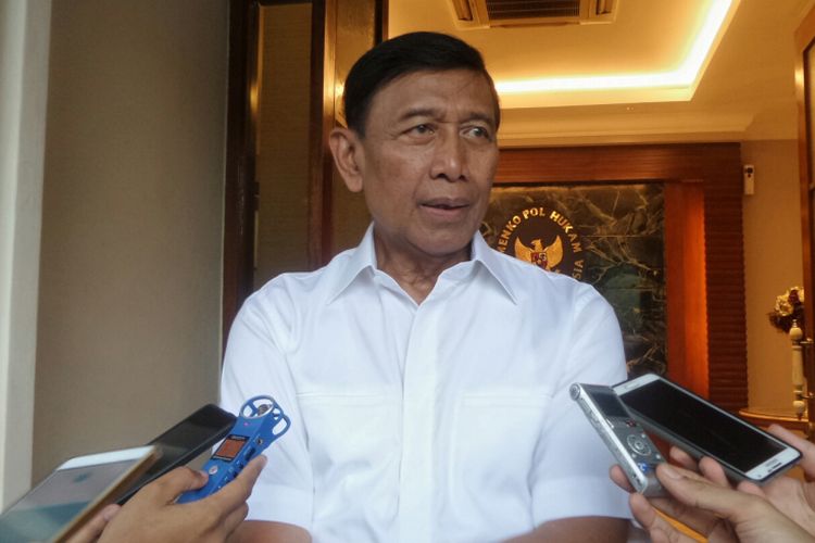 Menteri Koordinator Bidang Politik, Hukum dan Keamanan Wiranto saat ditemui di Kemenko Polhukam, Jakarta Pusat, Senin (31/7/2017). 