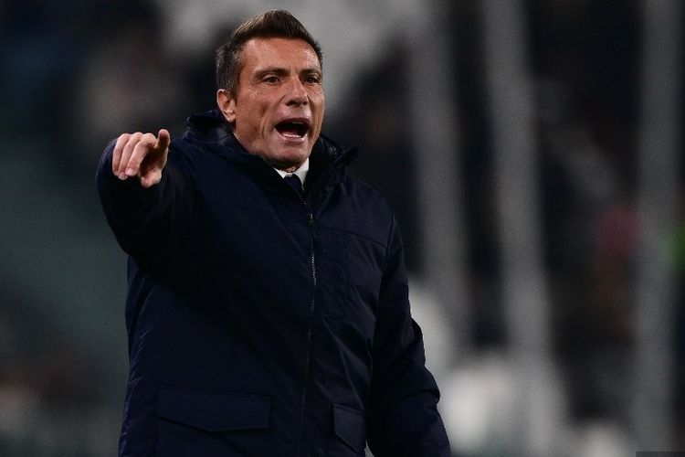 Massimo Brambilla memberi instruksi dalam pertandingan sepak bola Serie A Liga Italia antara Juventus vs Udinese di Stadion Allianz di Turin pada 29 Oktober 2025. (Foto oleh MARCO BERTORELLO / AFP)