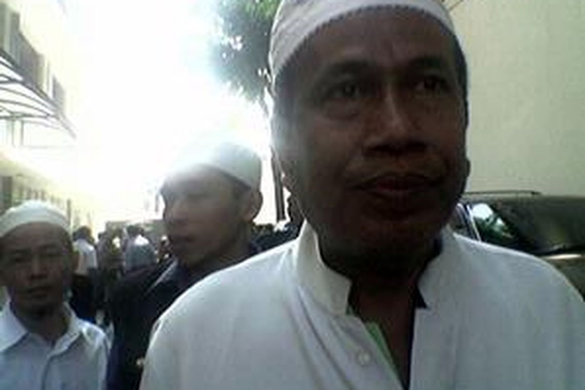 Ketua bidang pertahanan Front Pembela Islam (FPI) Adi Tubagus M Sidiq menjelaskan kronologis bangkitnya amarah pendukung FPI karena celoteh aktivis AKKBB Guntur Romli.