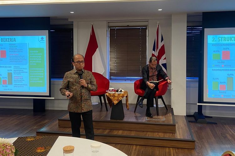 Sekretaris Jenderal (Sekjen) Kemenaker Anwar Sanusi dalam rapat koordinasi (rakor) Pelayanan Publik dan Perlindungan Warga Negara Indonesia (WNI) di Eropa.