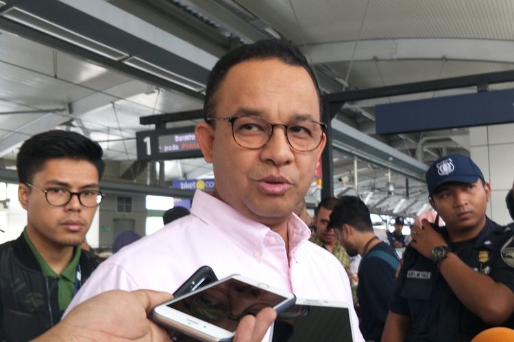 Gubernur DKI Jakarta Anies Baswedan di Stasiun MRT Lebak Bulus, Jakarta Selatan, Minggu (8/9/2019).