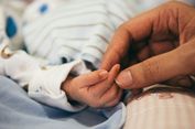 Hati-hati Menasabkan Anak di Luar Nikah kepada Orang Tua Angkat demi Administrasi