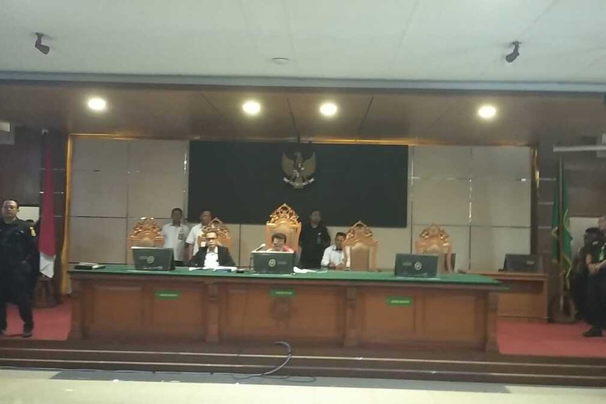 Hakim tunggal Pengadilan Negeri Bandung kelas IA, Eman Sulaeman saat membacakan putusan gugatan praperadilan Pegi Setiawan, Senin (8/7/2024).