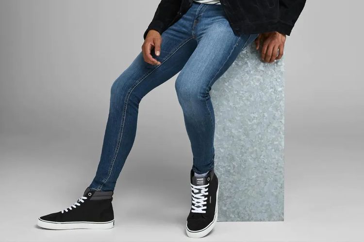 Ketahui Jenis Celana Jeans dari Proses Produksi, Warna, dan Bentuknya