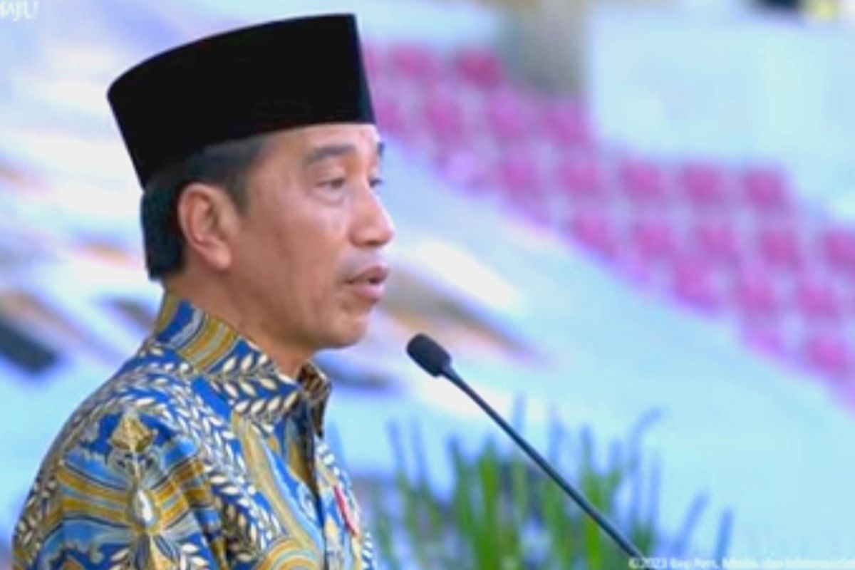 Presiden Joko Widodo saat memberikan sambutan pada apel akbar Kokam Pemuda Muhammadiyah yang digelar di Solo, Jawa Tengah, sebagaimana disiarkan YouTube Sekretariat Presiden, Rabu (20/9/2023).