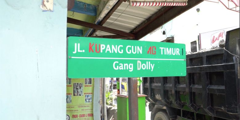Gang Dolly berdiri di Jalan Kupang Gunung Timur 