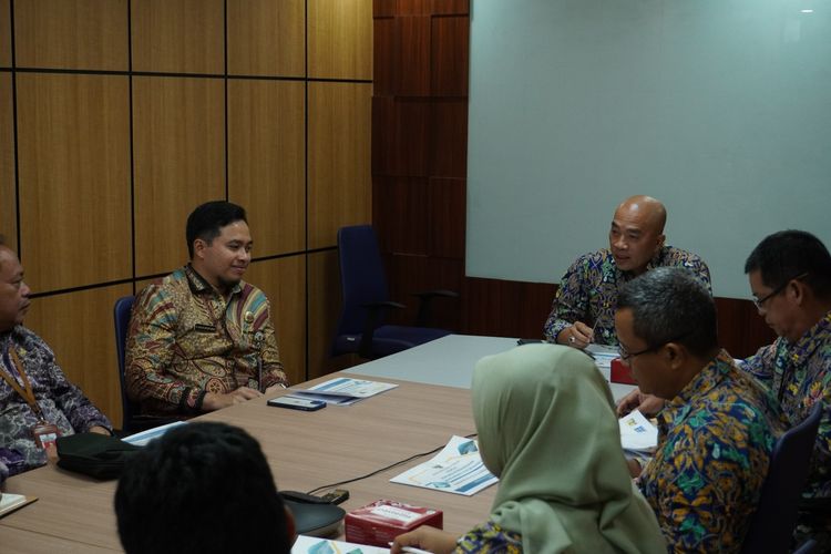 Bupati Hulu Sungai Tengah (HST) Aulia Oktafiandi melakukan audiensi dengan Direktorat Jenderal (Ditjen) Sumber Daya Air (SDA) Kementerian Pekerjaan Umum dan Perumahan Rakyat (Kementerian PUPR) beserta jajaran di Jakarta, Rabu (25/10/2023).