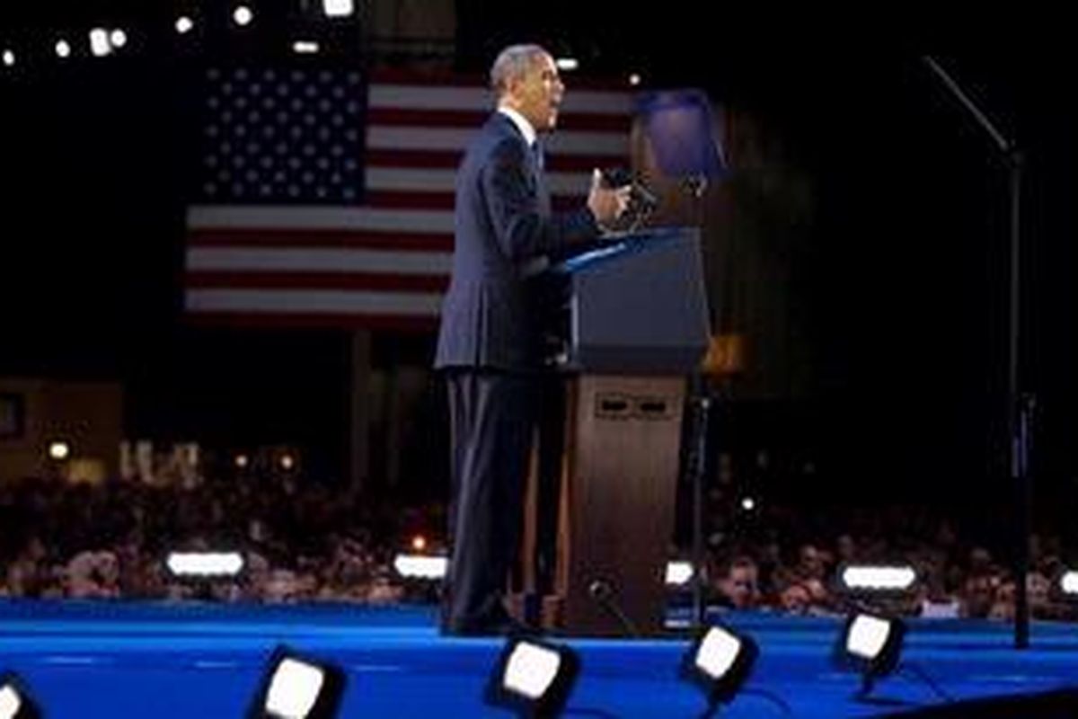 Barack Obama berpidato di depan pendukungnya saat pesat kemenangan Pemilu AS di Chicago, Rabu (7/11/2012) dini hari.