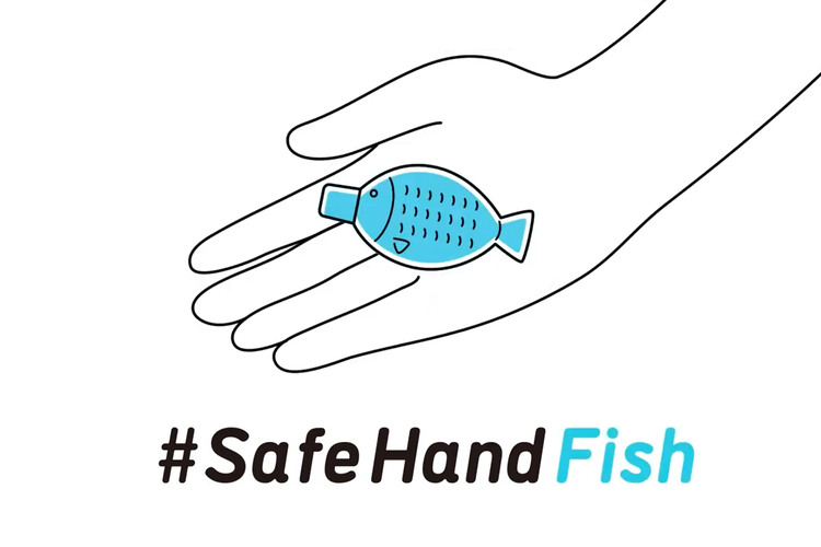 Tangkapan layar SafeHandFish. Botol kecap berbentuk ikan yang digunakan sebagai wadah cairan sanitasi, Minggu (26/4/2020).