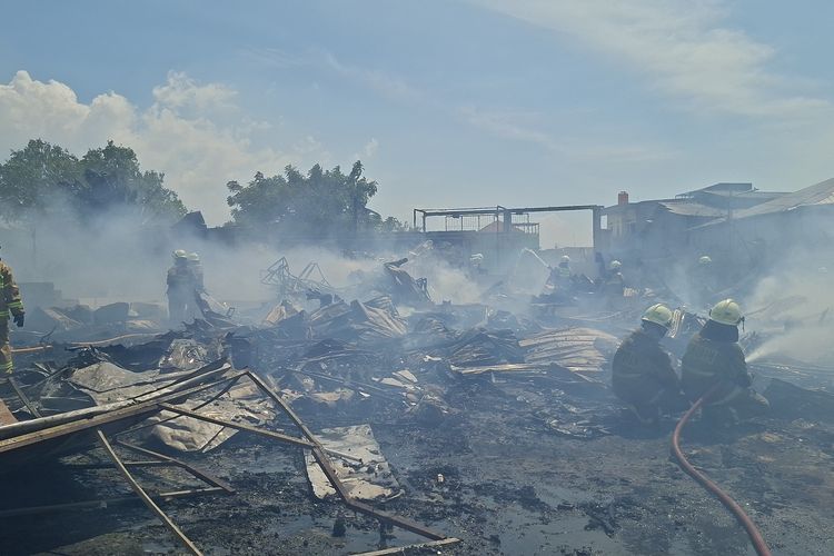 Asap Kebakaran Gudang Palet di Tegal Alur Bikin Sesak Napas, Warga Berhamburan