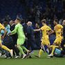 Fans Espanyol Masuk Lapangan Saat Barcelona Pesta Juara, Pemain Terbirit-birit
