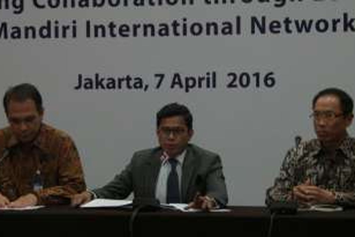 Konferensi pers bisnis luar negeri Bank Mandiri di Jakarta Kamis (7/4/2016)