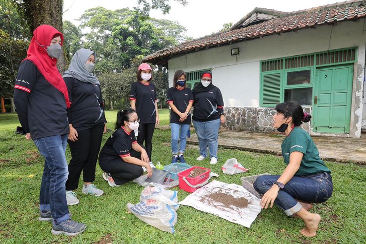 Dukung penerapan ekonomi hijau, Bank DBS Indonesia tunjukkan ragam prakarsa dan kemitraan inovatif, mulai dari pembiayaan hijau hingga penurunan jejak karbon