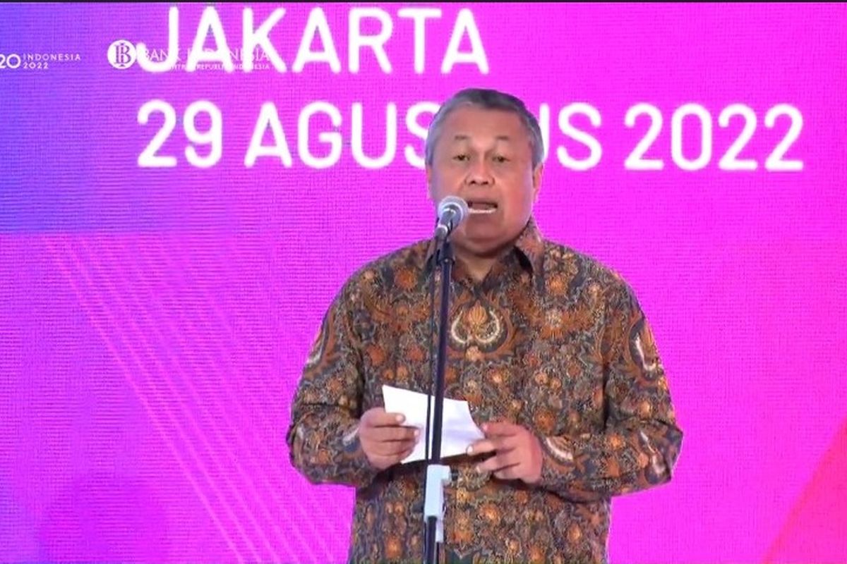Gubernur Bank Indonesia (BI) Perry Warjiyo saat peluncuran kartu kredit pemerintah domestik dan QRIS antarnegara, Senin (29/8/2022).