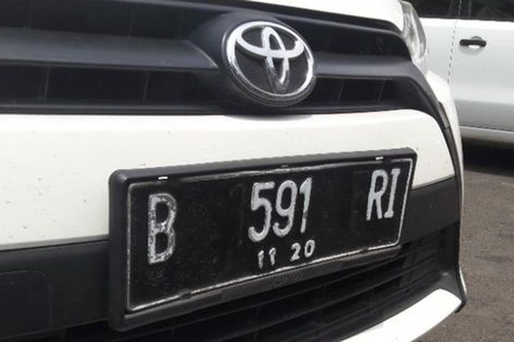 Contoh plat nomor pada 