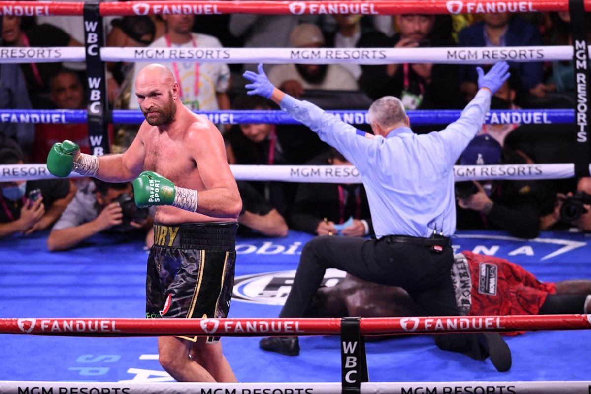 Tyson Fury setelah mengalahkan Deontay Wilder pada pertarungan yang berlangsung di T-Mobile Arena, Las Vegas, Nevada, Amerika Serikat, Minggu (10/10/2021) siang WIB. 
