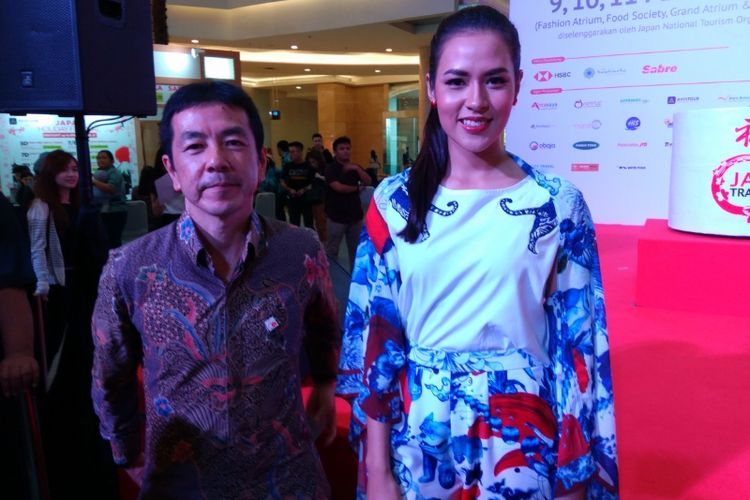 Penyanyi Raisa Andriana dan Executive Director JNTO, Hideki Tomioka.