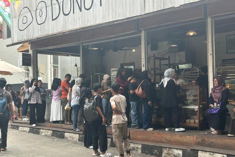 Di Balik Maraknya Jasa Antre, Ada Waktu Berharga yang Ingin Dijaga