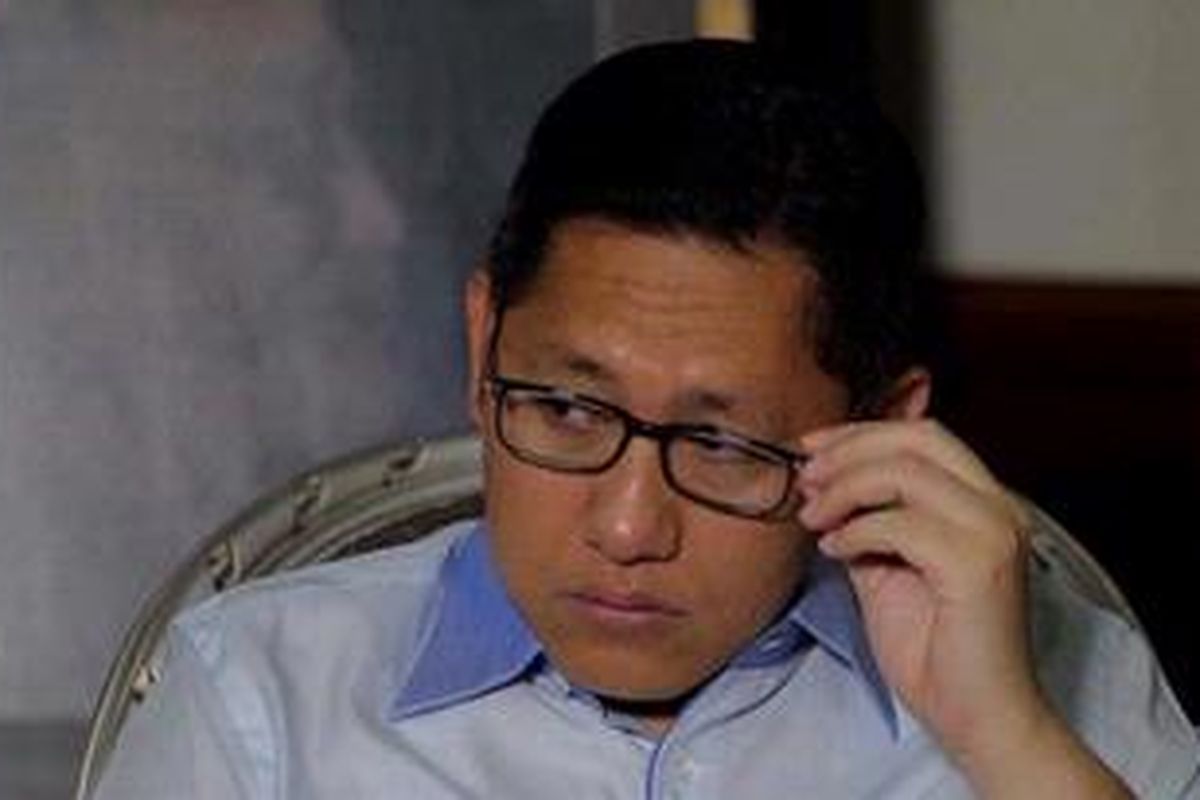 Mantan Ketua Umum Partai Demokrat, Anas Urbaningrum saat sesi wawancara dengan Kompas TV di kediamannya di Jakarta, Kamis (28/2/2013). Komisi Pemberantasan Korupsi menetapkan Anas sebagai tersangka dalam kasus dugaan suap proyek pembangunan pusat olahraga Hambalang, Bogor.