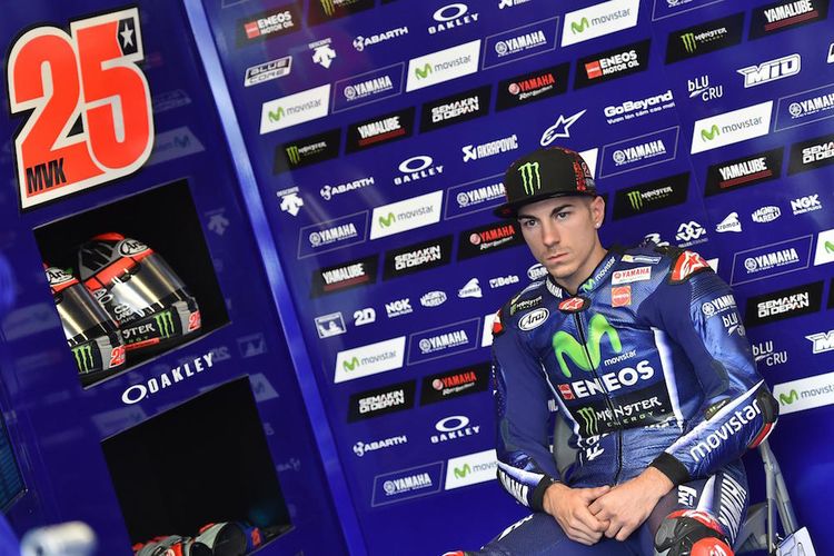 Pebalap Movistar Yamaha MotoGP asal Spanyol, Maverick Vinales, berada di paddock Sirkuit Le Mans pada hari kedua GP Perancis, Sbatu (20/5/2017).