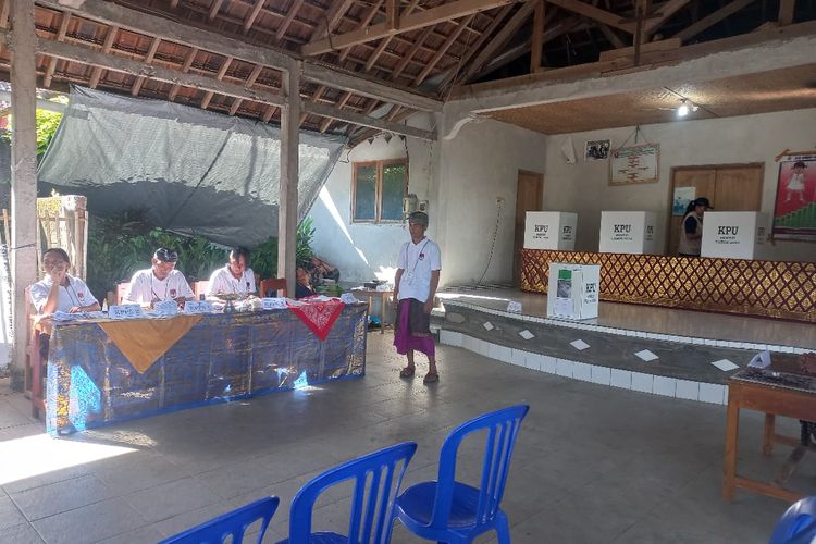 Pemungutan suara ulang (PSU) di Tempat Pemungutan Suara (TPS) di Desa Pedawa, Kecamatan Banjar, Kabupaten Buleleng, Provinsi Bali, Selasa (20/2/2024).