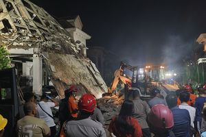Rumah Mewah di Grand Polonia Medan Meledak, 4 Korban Terjebak Belum Ditemukan Jelang Tengah Malam