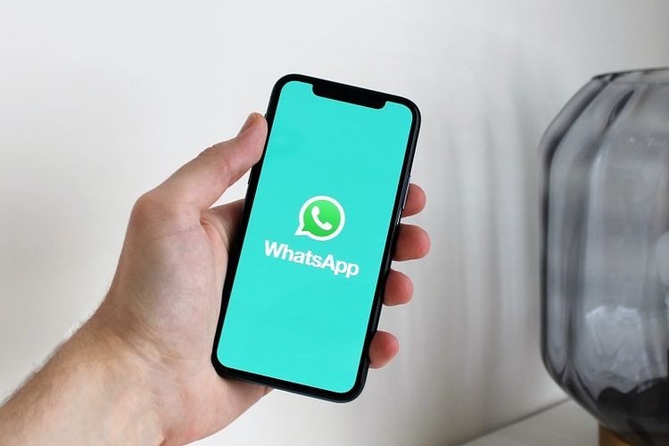 Ilustrasi cara mengatasi notifikasi WhatsApp tidak muncul