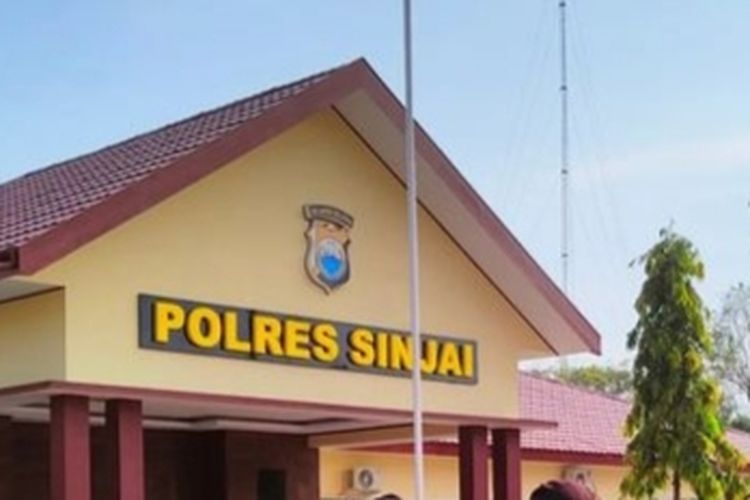 Seorang oknum polisi di Kabupaten Sinjai, Sulawesi Selatan diringkus terkait dugaan peredaran narkoba. Kamis, (9/11/2023).