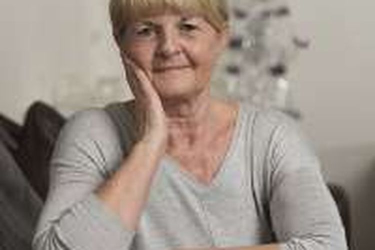 Shirley Dolan (57), merokok hingga 20  batang per hari selama 45 tahun. 