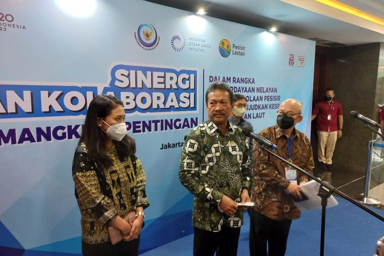 Menteri Kelautan dan Perikanan Sakti Wahyu Trenggono dalam konferensi pers, Selasa (11/10/2022)