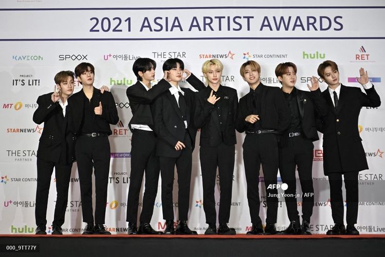 Boy group asal Korea Selatan Stray Kids menghadiri 2021 Asia Artist Awards di Seoul pada 2 Desember 2021. 