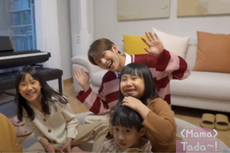 5 Potret Onew SHINee Bertamu ke Rumah Kimbab Family, Bongkar Hadiah hingga Room Tour