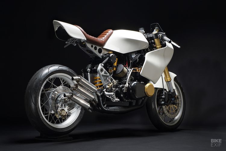 Suzuki GT380 bergaya cafe racer garapan The Motoworks