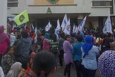 Buruh: Bupati Semarang Dengar Bisikan Setan Saat Tetapkan UMK Rp 1,3 Juta 